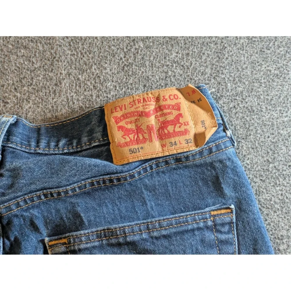 Levis 501 Jeans Mens 34x32 Blue Button Fly Denim Pants Cowboy Classic